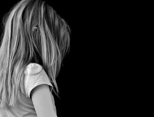 szőke hajú kislány