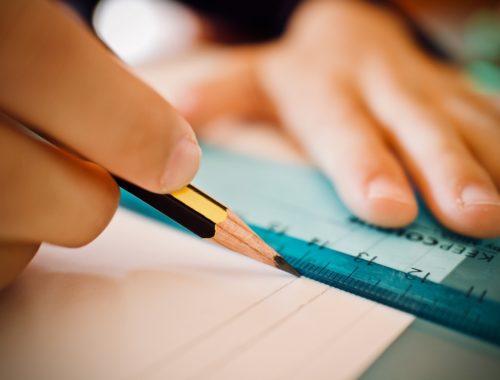 vonalzóval vonalat húzni