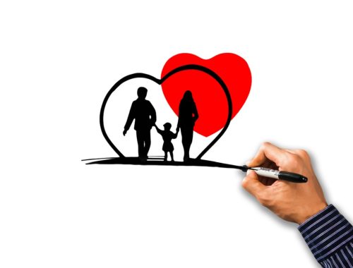 rajz egy családról és piros szívről