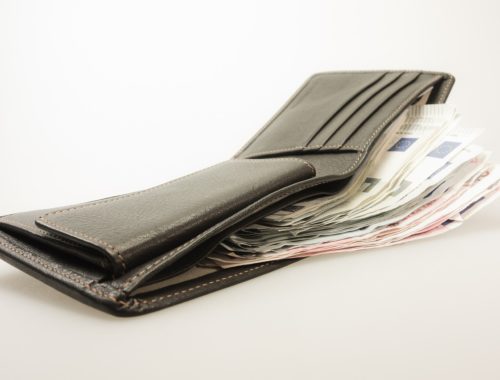 pénztárca tele pénzel