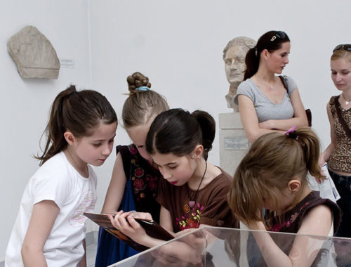 múzeumban a gyerekek