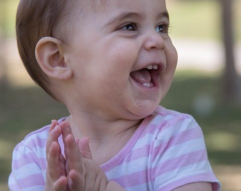 kisbaba boldogan tapsol