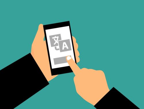 rajz egy kézről, ami telefont tart a kezében