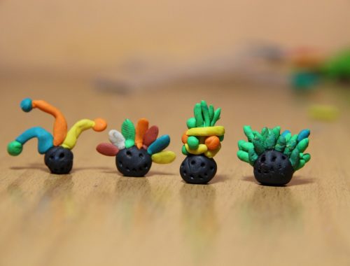 kreatív gyurmázás, fejek és kalapok