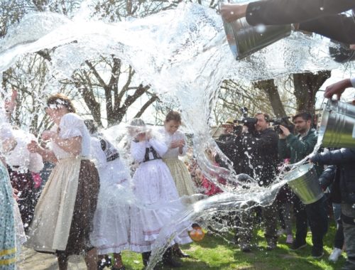 húsvéti locsolkodás