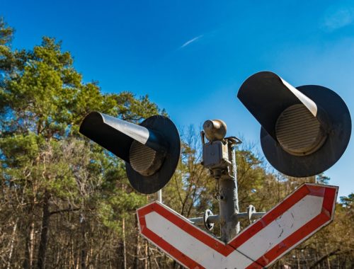 jelzőlámpa vonatsínnél