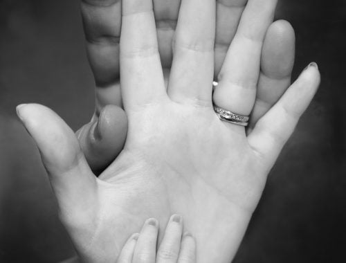 férfi, női kéz, gyűrű