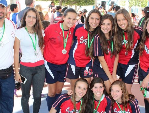 sportolólányok az edzőjükkel