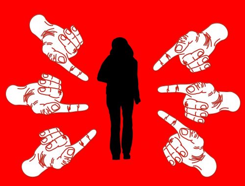 rajz fehér kezekről és egy fekete alakról