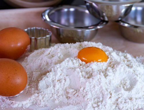 Liszthegyen tojássárga.