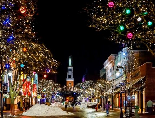 Karácsonyi díszek a városban.