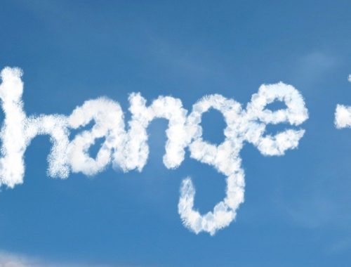 Change a felhőbe írva