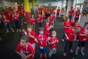 Csalogány iskola pirospólós gyerekekkel