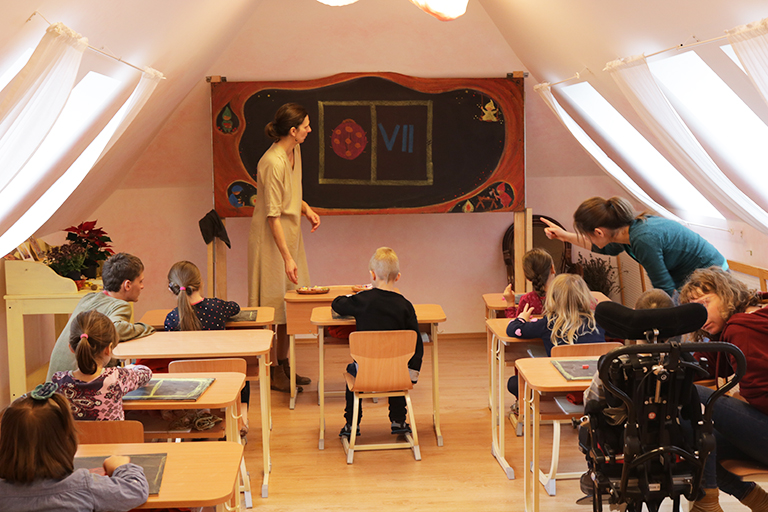 Rózsaház. tanitás