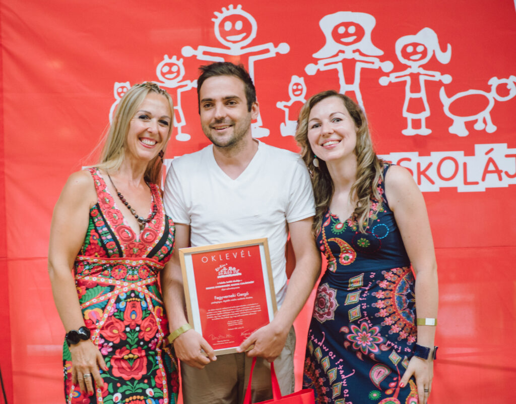BOLDOG GYERMEKEKÉRT, BOLDOG CSALÁDOKÉRT DÍJ - Fegyverneki Gergő