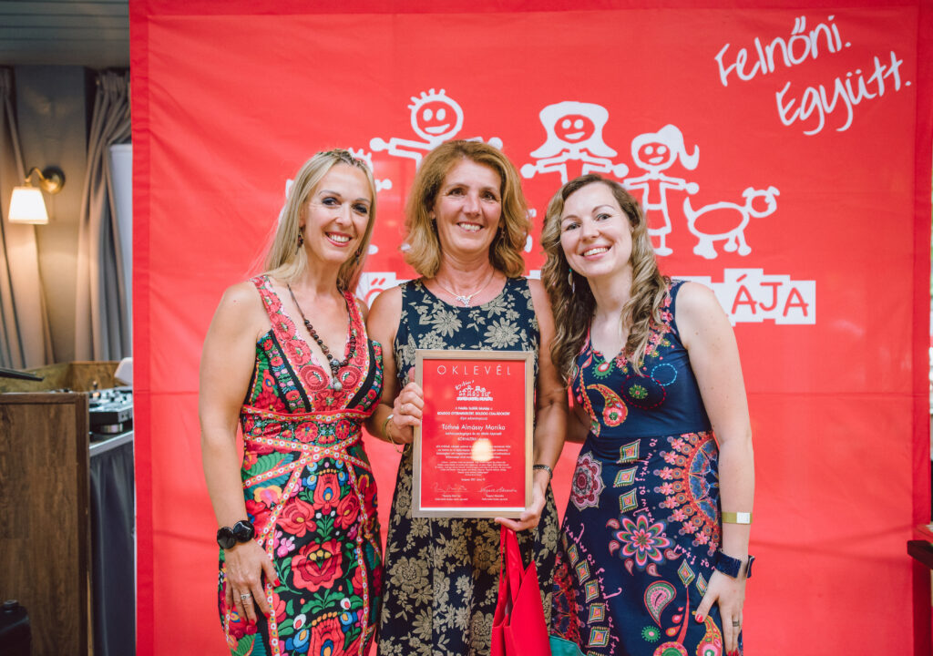 BOLDOG GYERMEKEKÉRT, BOLDOG CSALÁDOKÉRT DÍJ - Tóthné Almássy Monika