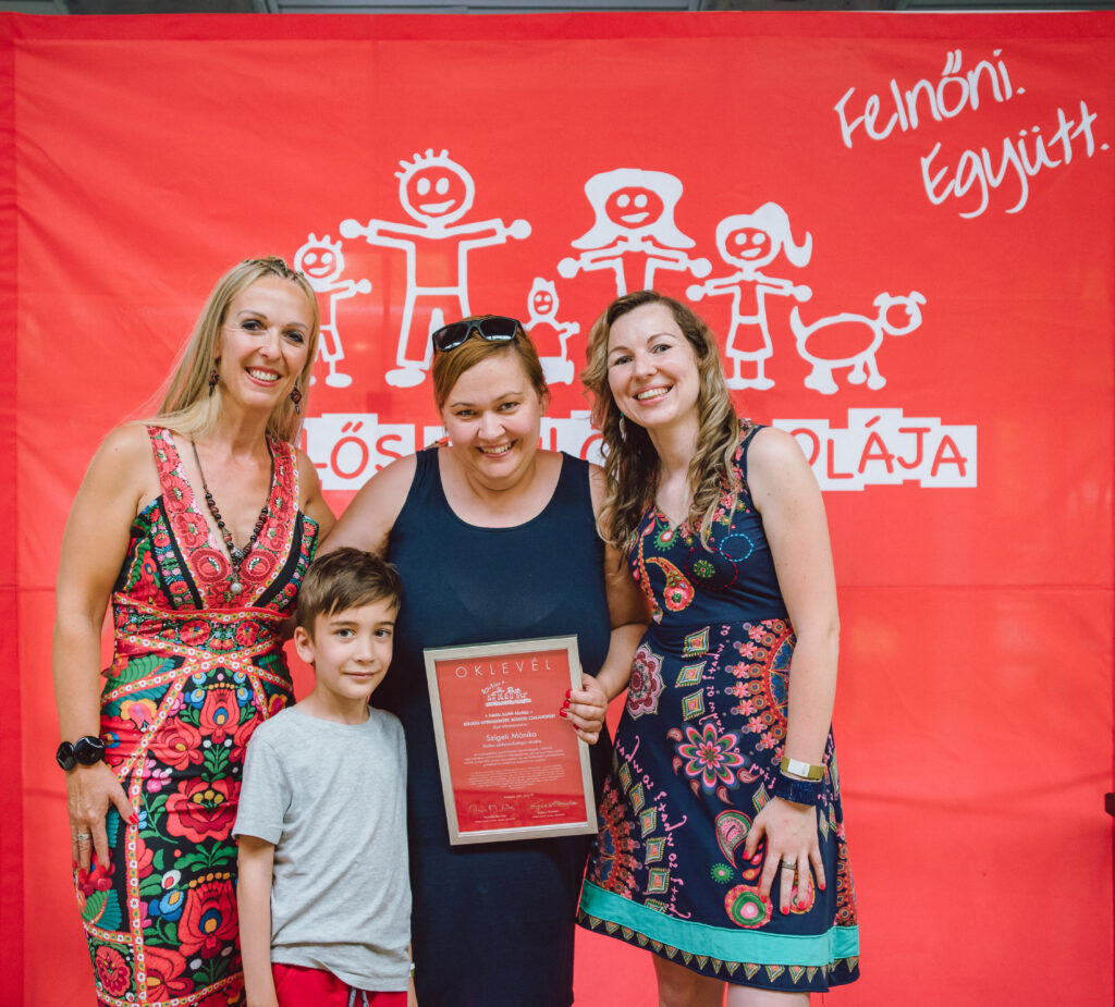 BOLDOG GYERMEKEKÉRT, BOLDOG CSALÁDOKÉRT DÍJ - Szigeti Mónika