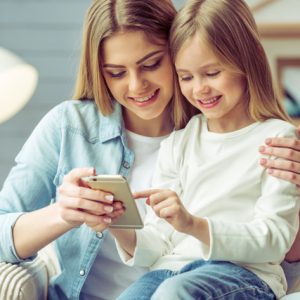 Ellenőrző lista: Ezekről beszéljünk a gyerekekkel, mielőtt okostelefont adnánk a kezükbe! Ellenőrző lista: Ezekről beszéljünk a gyerekekkel, mielőtt okostelefont adnánk a kezükbe!