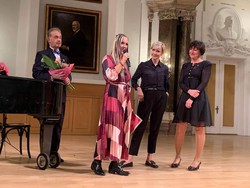 Dr. Mangó Gabriella