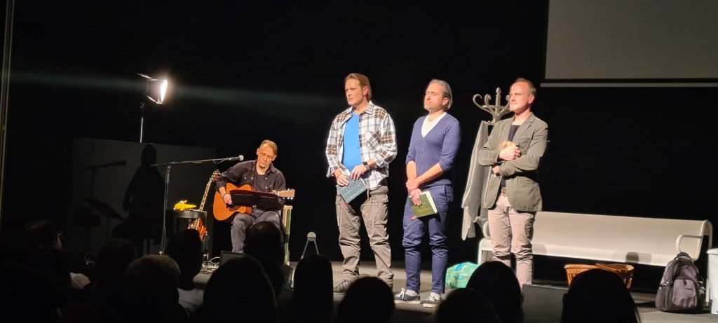 A PADON - apa születik