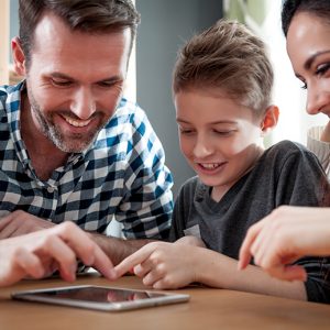 Digitális gyerek, digitális szülő - Kössünk digitális családi szerződést! Digitális gyerek, digitális szülő - Kössünk digitális családi szerződést!