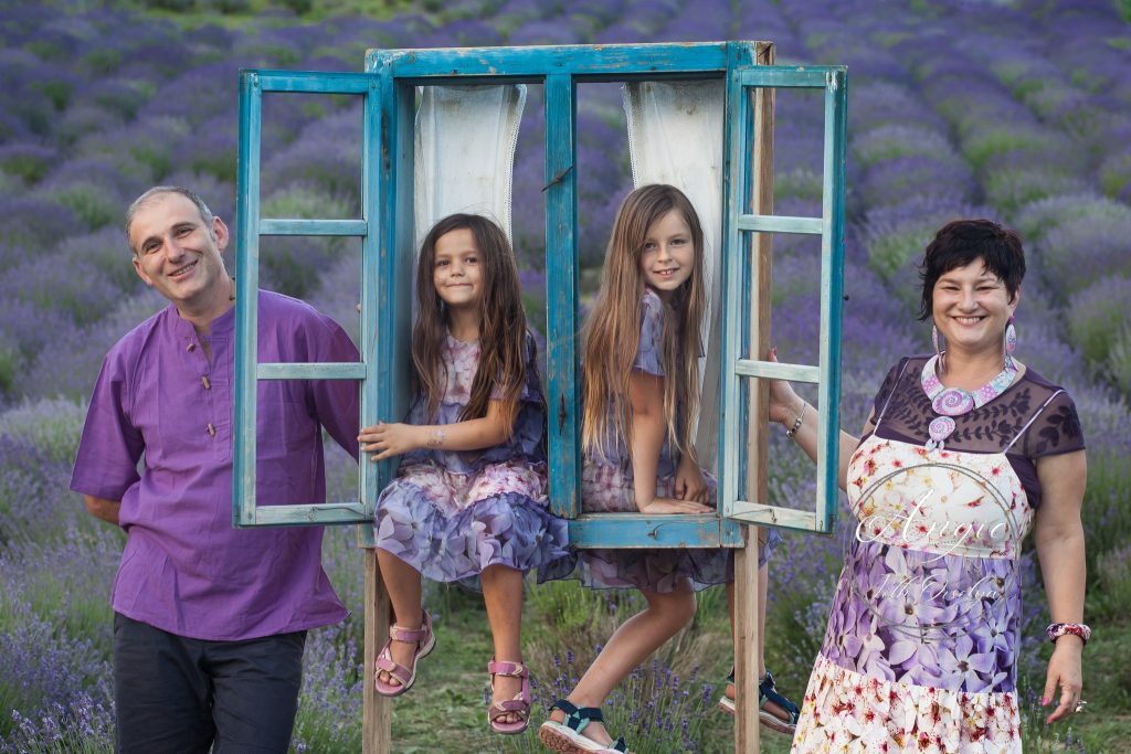 Kádár Annamária és családja