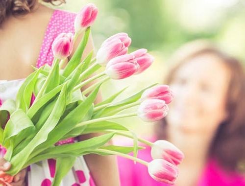 Anyák napi versek, szereplés