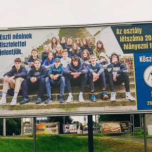 Óriásplakáton köszöntek el a diákjai a tanárnőtől Óriásplakáton köszöntek el a diákjai a tanárnőtől