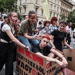 Beterjesztették a státusztörvény tervezetét, Pintér Sándor a Krétában tájékoztatta a tanárokat Beterjesztették a státusztörvény tervezetét, Pintér Sándor a Krétában tájékoztatta a tanárokat