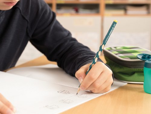 Balkezesség, ceruzafogás, finommotorika - Hogyan segíthetjük az írástanulást?