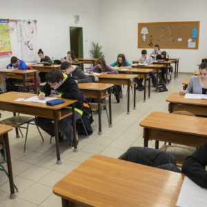 Mindjárt lejár a középiskolai írásbeli felvételire jelentkezés határideje Mindjárt lejár a középiskolai írásbeli felvételire jelentkezés határideje