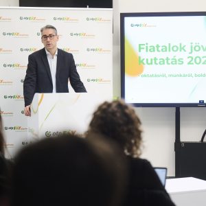 A magyar fiatalok közel fele nem érzi jól magát a bőrében és 10 éves távlatban külföldön képzeli el a jövőjét