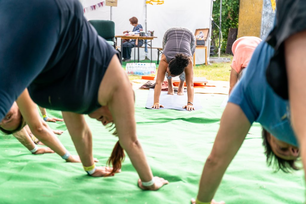Aktív Völgy – napindító jóga, vezetett e-bike túrák a Balaton-felvidéken, futóverseny, tanösvény gyalogtúrák – sportosan a Művészetek Völgyében is