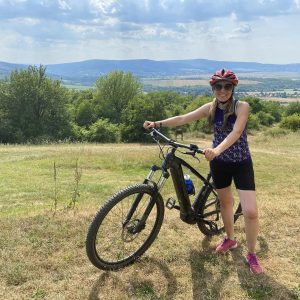 Aktív Völgy – napindító jóga, vezetett e-bike túrák a Balaton-felvidéken, futóverseny, tanösvény gyalogtúrák – sportosan a Művészetek Völgyében is Aktív Völgy – napindító jóga, vezetett e-bike túrák a Balaton-felvidéken, futóverseny, tanösvény gyalogtúrák – sportosan a Művészetek Völgyében is