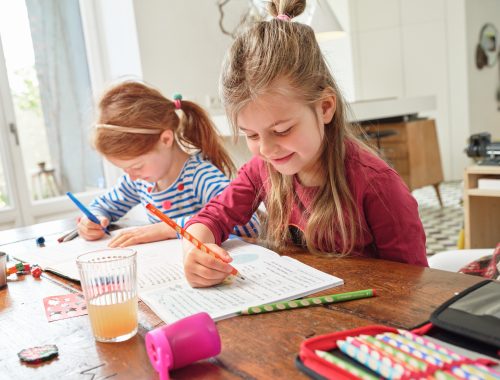 Jobb- vagy balkezes? Erőltessem? Fejlesszem? Hagyjam? – a mozgásterapeuta válaszol