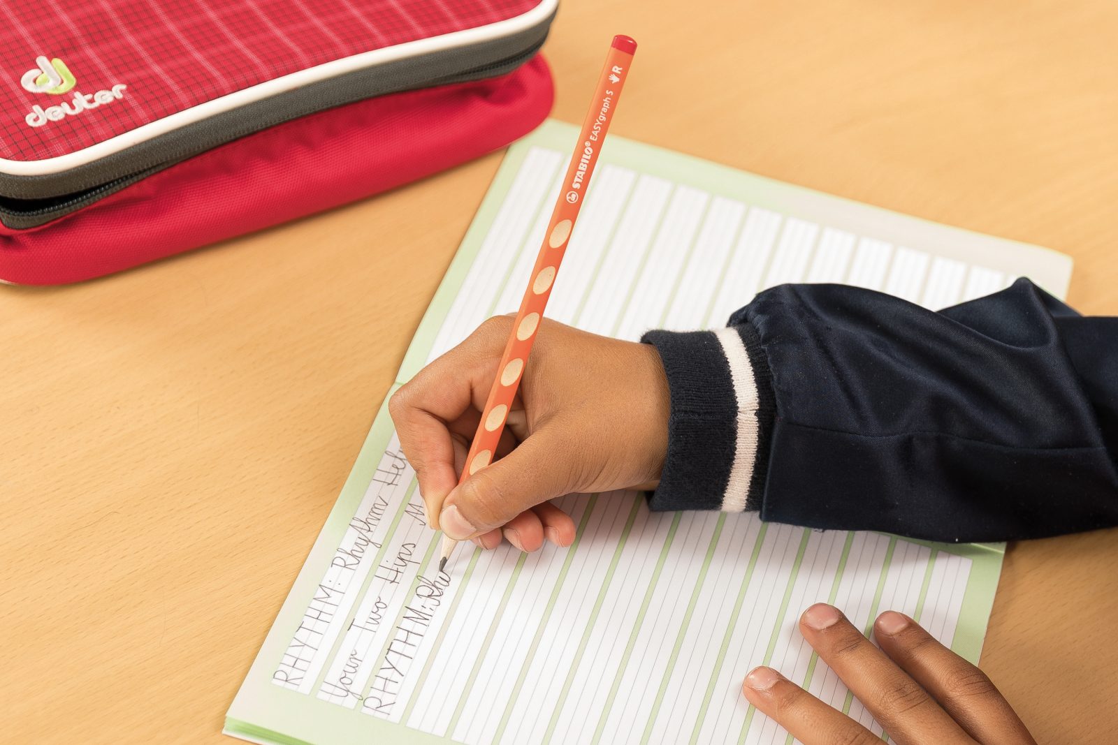 Jobb- vagy balkezes? Erőltessem? Fejlesszem? Hagyjam? – a mozgásterapeuta válaszol