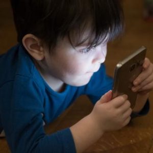 Hogyan védhetjük gyermekeinket a kütyük világában? - interjú Vida Ágnes pszichológussal Hogyan védhetjük gyermekeinket a kütyük világában? - interjú Vida Ágnes pszichológussal
