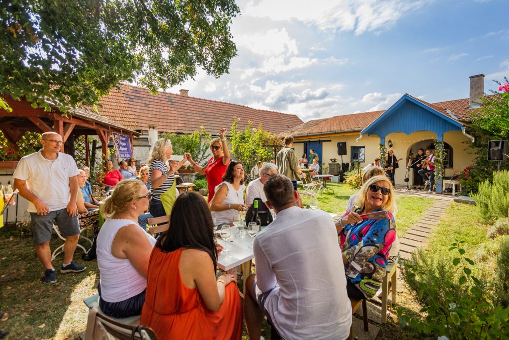 Egy hónap múlva indul a Kerekdomb Fesztivál