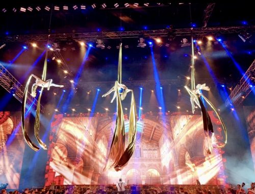 Cirkuszi show minden este a STRAND Fesztivál nagyszínpadán