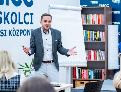 Digi Dili az iskolában - VAN KIÚT!