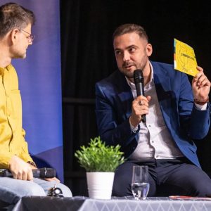 Van kiút a DIGI DILI-ből - interjú Fegyverneki Gergővel új, pedagógusoknak szóló módszertani könyve kapcsán Van kiút a DIGI DILI-ből - interjú Fegyverneki Gergővel új, pedagógusoknak szóló módszertani könyve kapcsán