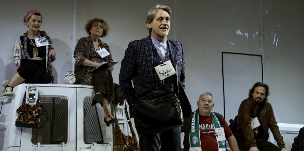 Színházban az Utánképzés ittas vezetőknek