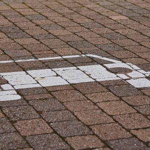 Jövőre már csak az elektromos autók ússzák meg az adóemeléseket