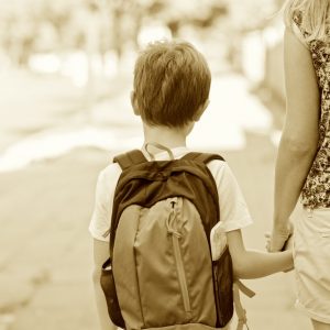 Hogyan nyugtassuk meg a gyerekeket a bombariadók miatti aggodalomban? Hogyan nyugtassuk meg a gyerekeket a bombariadók miatti aggodalomban?