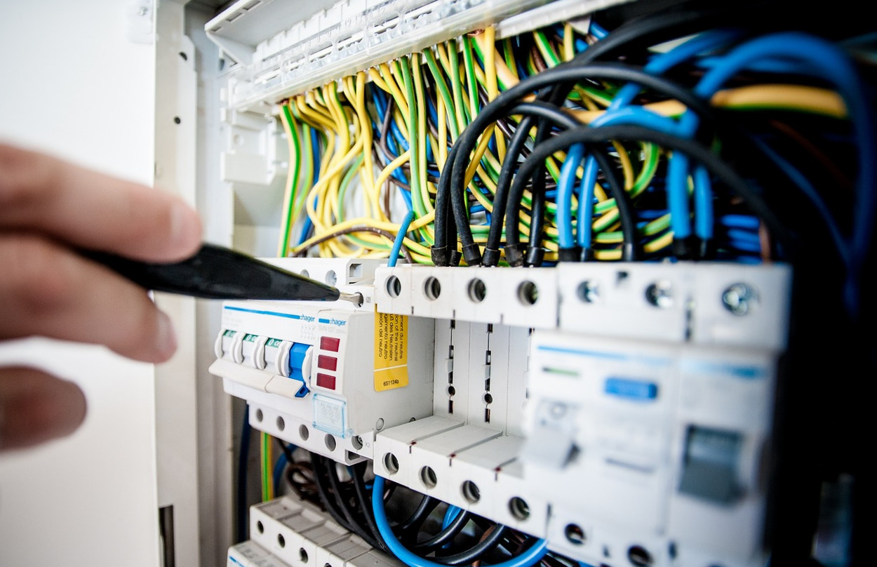 Túlfeszültségvédelem: mit érdemes tudni róla?