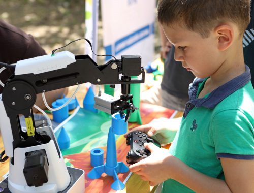 Alfáktól Omegáig – Családi fesztivál a digitális egyensúlyért