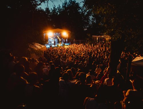 Féltávnál a Művészetek Völgye