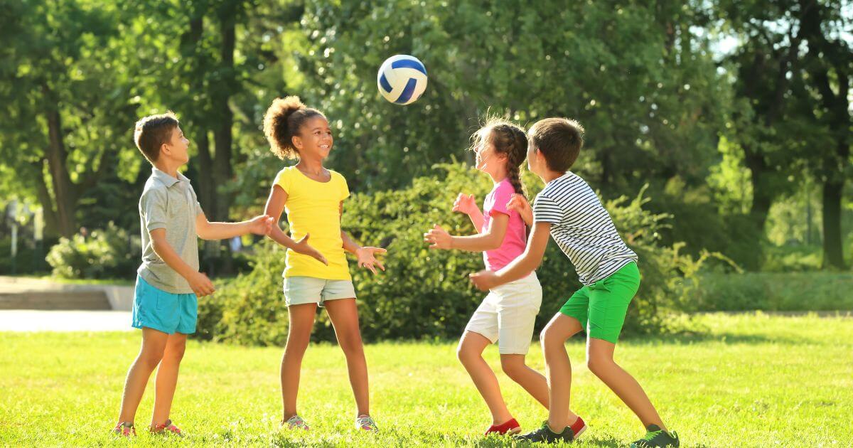Tanulás játékosan – hogyan fejlődik a gyerek nyáron is?