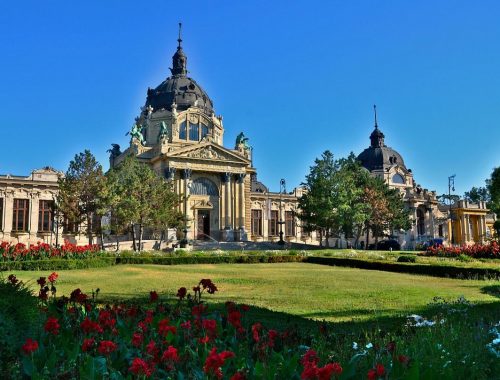 Egy nap Budapesten: fürdőpára, kávéillat és villásreggeli hangulat