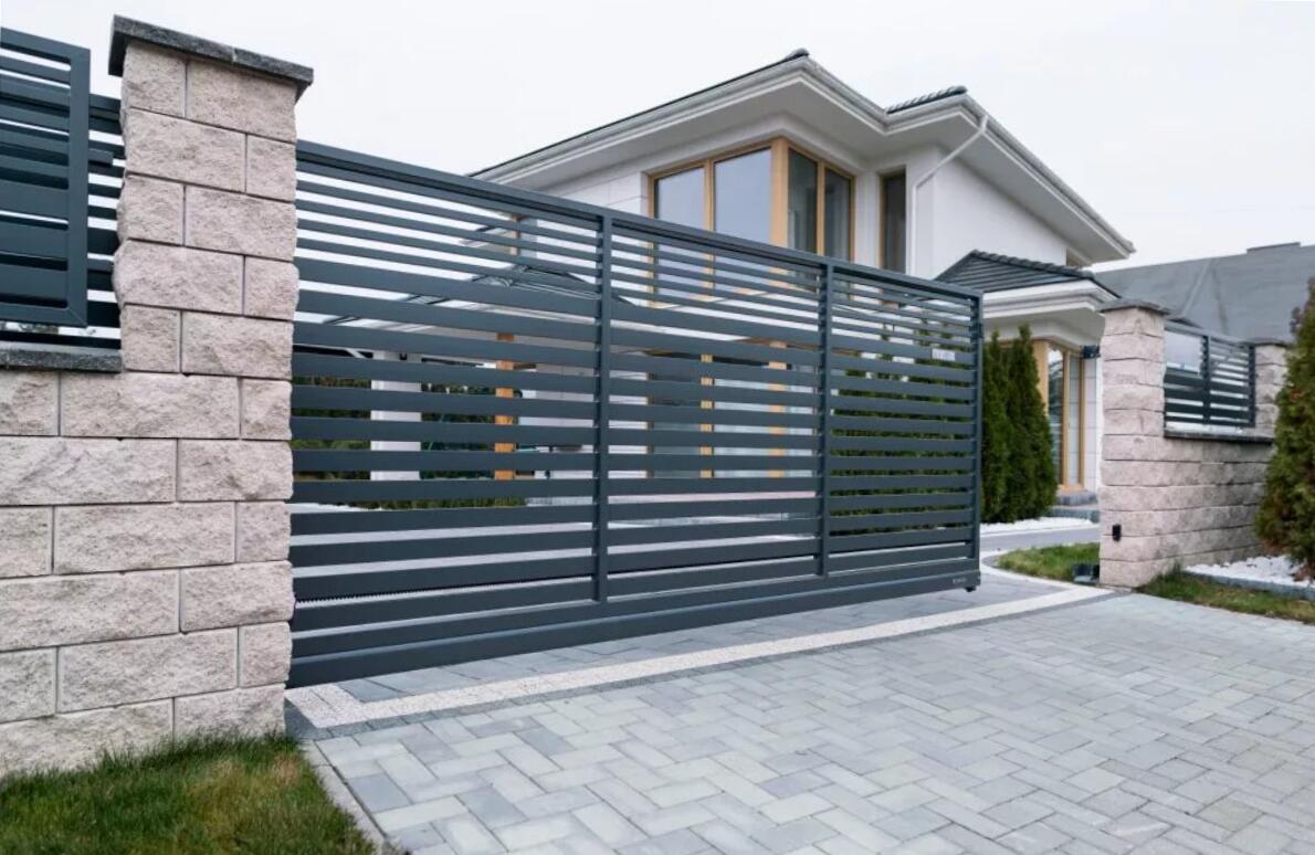 Miért érdemes szakemberre bízni a kerítés kivitelezést?